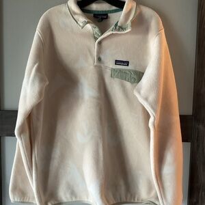 Patagonia Cream and Green Sweatshirt